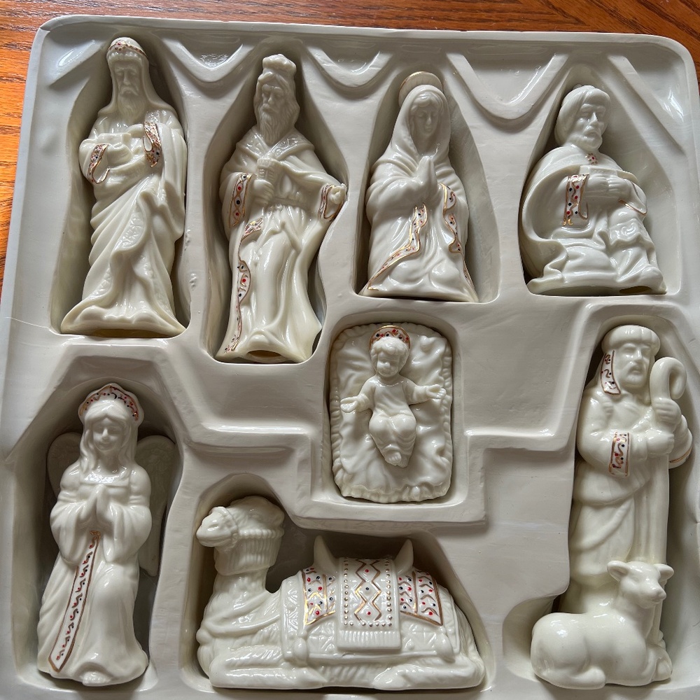 Vintage Porcelain Nativity 8 Piece Set
